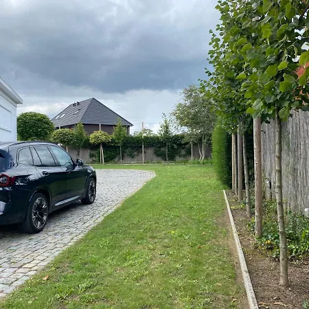 Met 3 Slaapkamers 3badkamers Zwembad Afrit E17 * Waregem