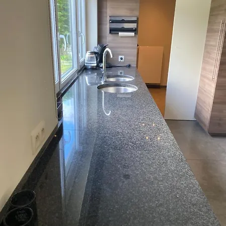 Met 3 Slaapkamers 3badkamers Zwembad Afrit E17 Waregem